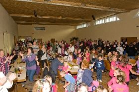 2011-11_03_DS-Freundschaftstanzen_Eröffnungslied-Saal.jpg